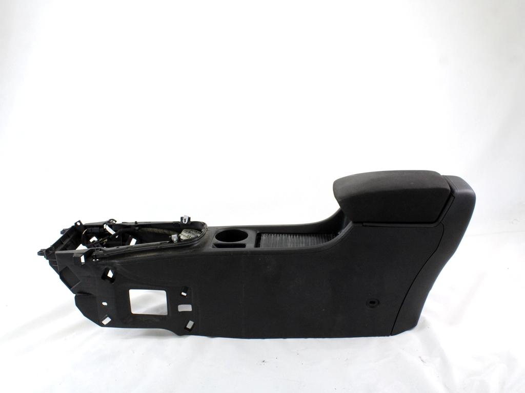 NASLON ZA ROKE/SREDINSKA KONZOLA OEM N. 13258342 ORIGINAL REZERVNI DEL OPEL ASTRA J P10 5P/3P/SW (2010 - 2015) DIESEL LETNIK 2011