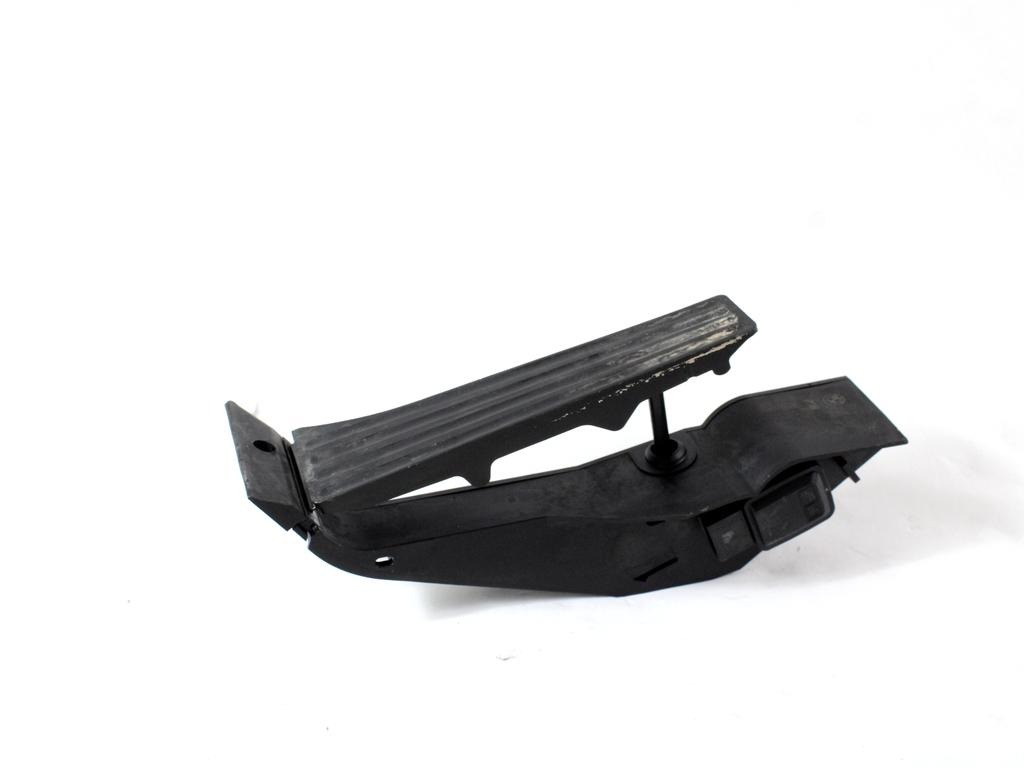 PEDALI OEM N. 35426772646 ORIGINAL REZERVNI DEL BMW SERIE 3 BER/SW/COUPE/CABRIO E90/E91/E92/E93 (2005 -2009) DIESEL LETNIK 2007