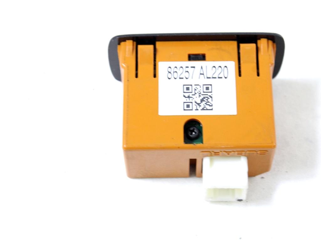 USB / AUX OEM N. 86257AL220 ORIGINAL REZERVNI DEL SUBARU XV MK2 GT (DAL 2017)BENZINA LETNIK 2018