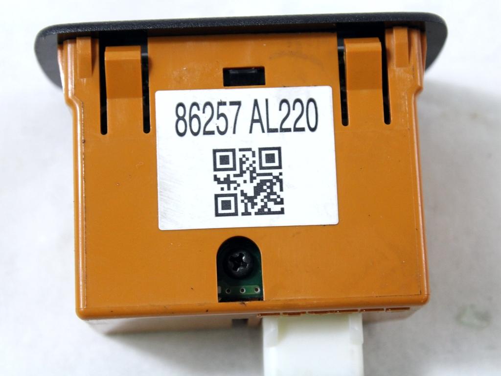 USB / AUX OEM N. 86257AL220 ORIGINAL REZERVNI DEL SUBARU XV MK2 GT (DAL 2017)BENZINA LETNIK 2018