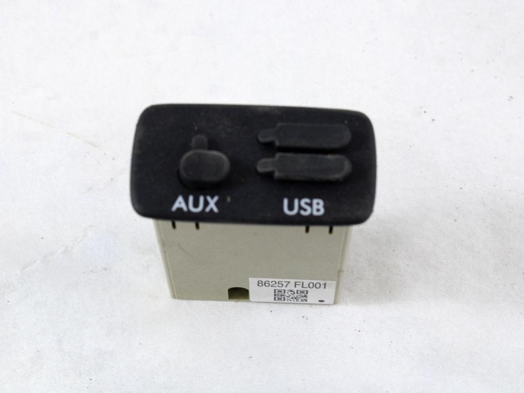 USB / AUX OEM N. 86257FL001 ORIGINAL REZERVNI DEL SUBARU XV MK2 GT (DAL 2017)BENZINA LETNIK 2018