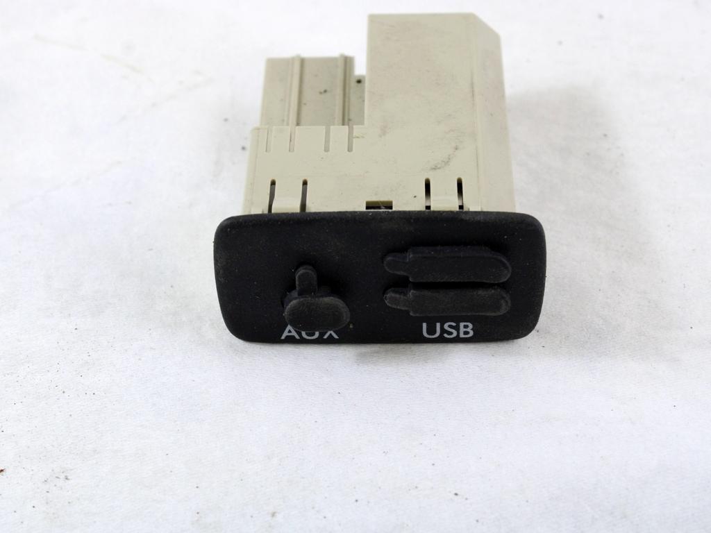 USB / AUX OEM N. 86257FL001 ORIGINAL REZERVNI DEL SUBARU XV MK2 GT (DAL 2017)BENZINA LETNIK 2018