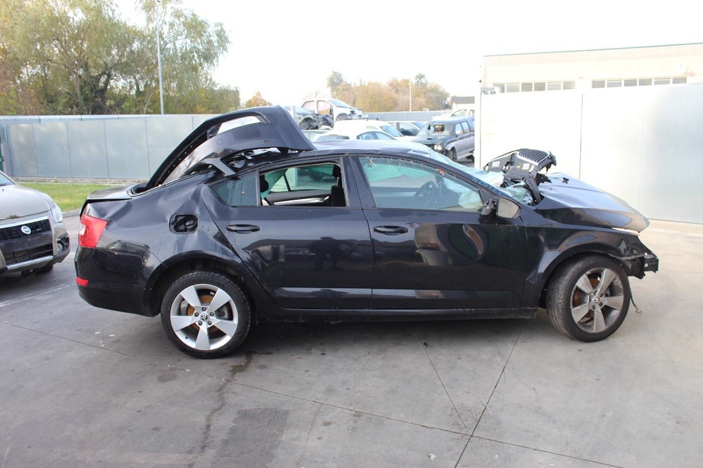 SKODA OCTAVIA 1.4 M 81KW 6M 5P (2015) RICAMBIO USATO 