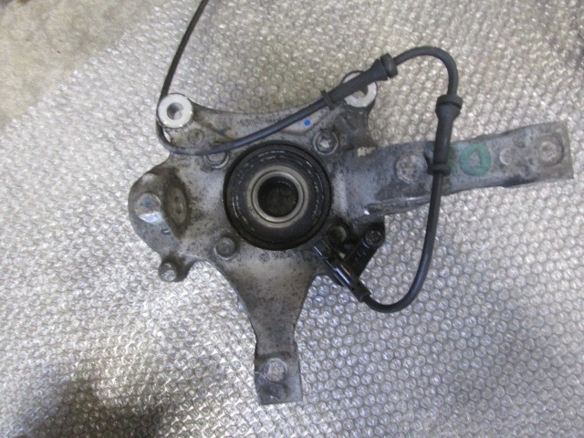 VRTLJIVI LEZAJ DESNO / PESTO KOLESA Z LEZAJEM SPREDAJ OEM N. 04694949AA ORIGINAL REZERVNI DEL CHRYSLER VOYAGER/GRAN VOYAGER RG RS MK4 (2001 - 2007) DIESEL LETNIK 2008