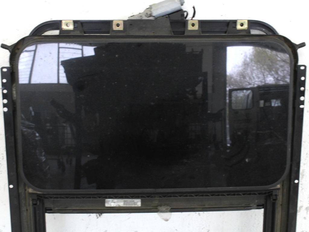 POMICNO PANORAMSKO OKNO  OEM N. 7L0877041B ORIGINAL REZERVNI DEL VOLKSWAGEN TOUAREG 7LA 7L6 7L7 MK1 (2002 - 2007)DIESEL LETNIK 2004