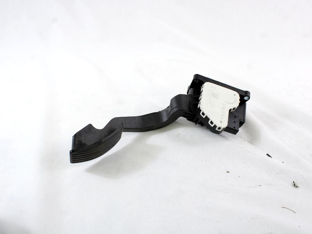 PEDALI OEM N. 55702020 ORIGINAL REZERVNI DEL FIAT PUNTO 199 MK3 (2011 - 2017)BENZINA/METANO LETNIK 2014