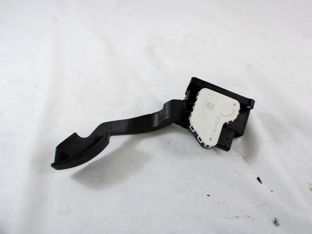 PEDALI OEM N. 55702020 ORIGINAL REZERVNI DEL FIAT PUNTO 199 MK3 (2011 - 2017)BENZINA/METANO LETNIK 2014