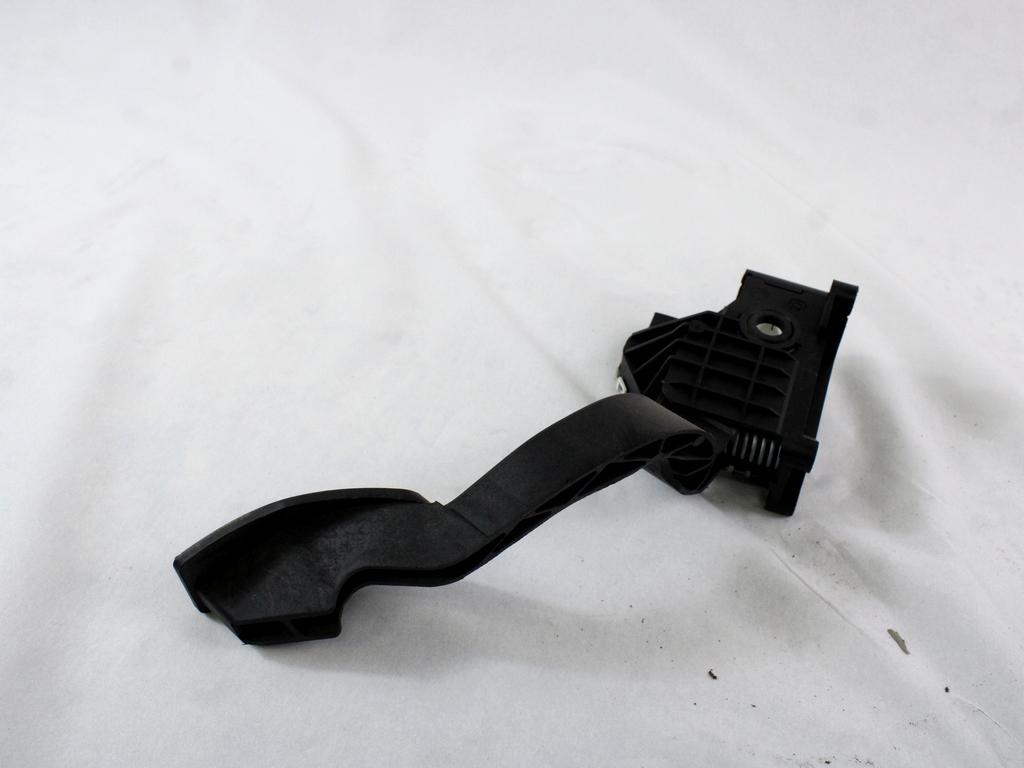 PEDALI OEM N. 55702020 ORIGINAL REZERVNI DEL FIAT PUNTO 199 MK3 (2011 - 2017)BENZINA/METANO LETNIK 2014