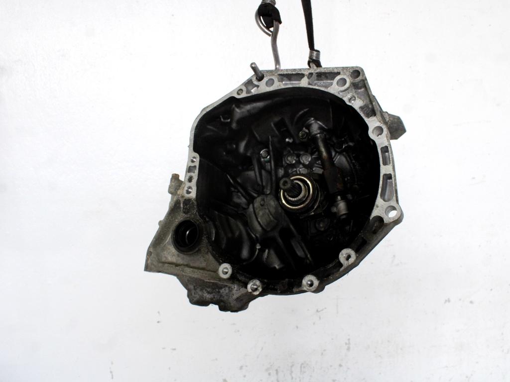 ROCNI MENJALNIK OEM N. 3030052420 CAMBIO MECCANICO ORIGINAL REZERVNI DEL TOYOTA YARIS P9 MK2 (01/2006 - 2009) BENZINA LETNIK 2008