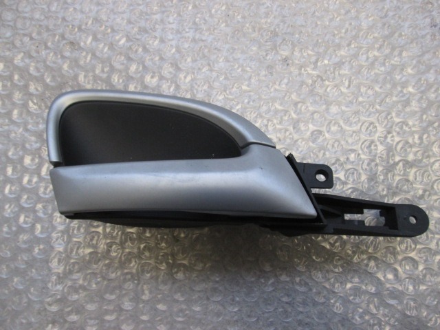 NOTRANJA KLJUKA  OEM N. 7L5837114A ORIGINAL REZERVNI DEL PORSCHE CAYENNE 9PA MK1 (2003 -2008) BENZINA LETNIK 2004