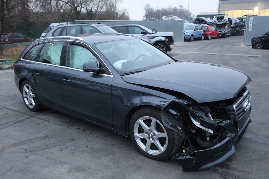 AUDI A4 B8 SW 2.0 D 105KW 6M 5P (2009) RICAMBIO USATO 