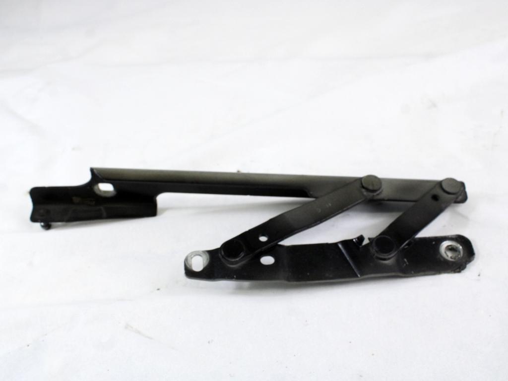 PANTI POKROVA MOTORJA OEM N. 55176929AC ORIGINAL REZERVNI DEL JEEP CHEROKEE MK3 R KJ (2005 - 2008) DIESEL LETNIK 2005