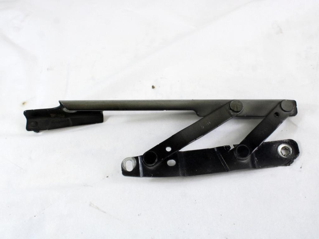 PANTI POKROVA MOTORJA OEM N. 55176929AC ORIGINAL REZERVNI DEL JEEP CHEROKEE MK3 R KJ (2005 - 2008) DIESEL LETNIK 2005