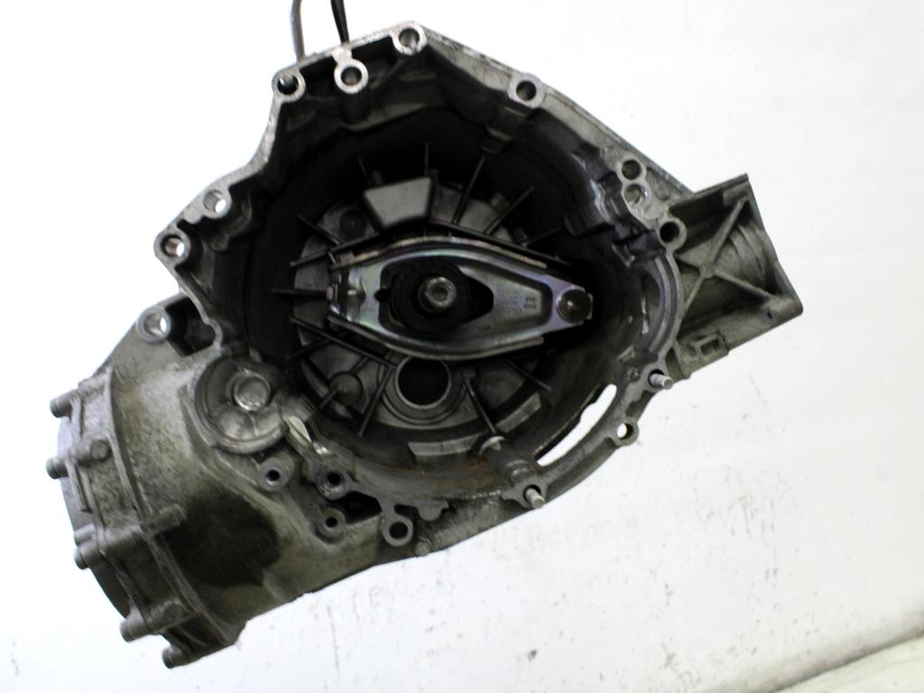 ROCNI MENJALNIK OEM N. 0B1301103D CAMBIO MECCANICO ORIGINAL REZERVNI DEL AUDI A4 B8 8K2 BER/SW/CABRIO (2007 - 11/2015) DIESEL LETNIK 2009