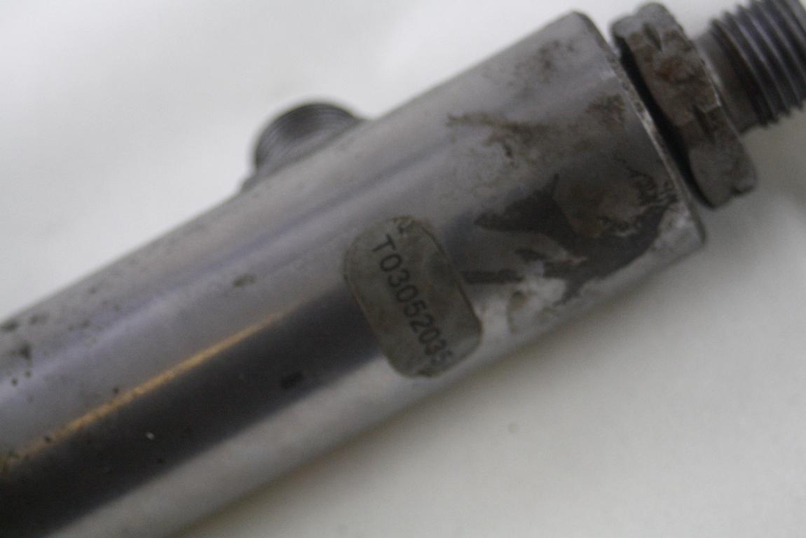 VOD VBRIZGA GORIVA OEM N. 445216030 ORIGINAL REZERVNI DEL LAND ROVER RANGE ROVER SPORT L320 MK1 R (2010 -2013)DIESEL LETNIK 2011