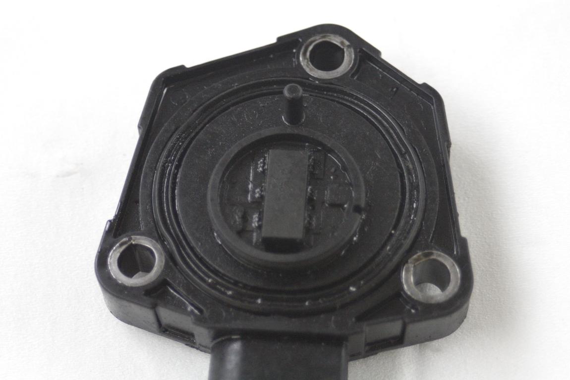 SENZOR LIVELA OLJA OEM N. 8W93-6C624-BG ORIGINAL REZERVNI DEL LAND ROVER RANGE ROVER SPORT L320 MK1 R (2010 -2013)DIESEL LETNIK 2011