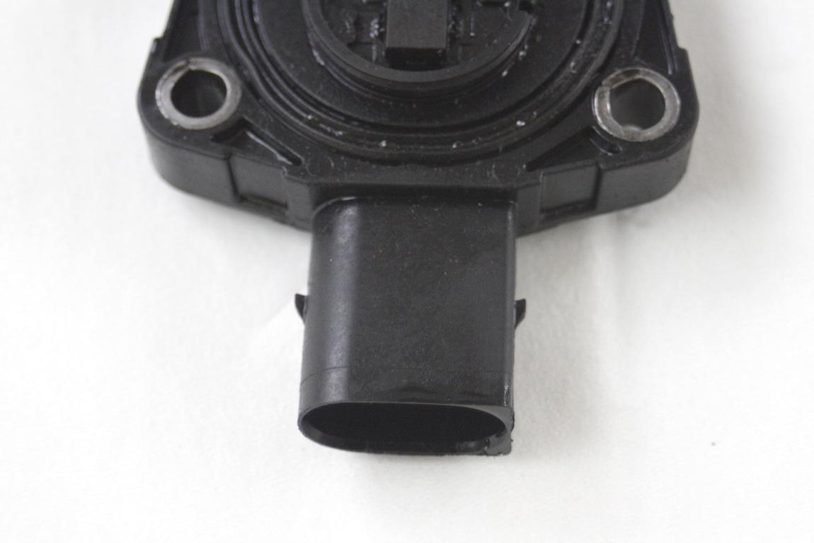 SENZOR LIVELA OLJA OEM N. 8W93-6C624-BG ORIGINAL REZERVNI DEL LAND ROVER RANGE ROVER SPORT L320 MK1 R (2010 -2013)DIESEL LETNIK 2011