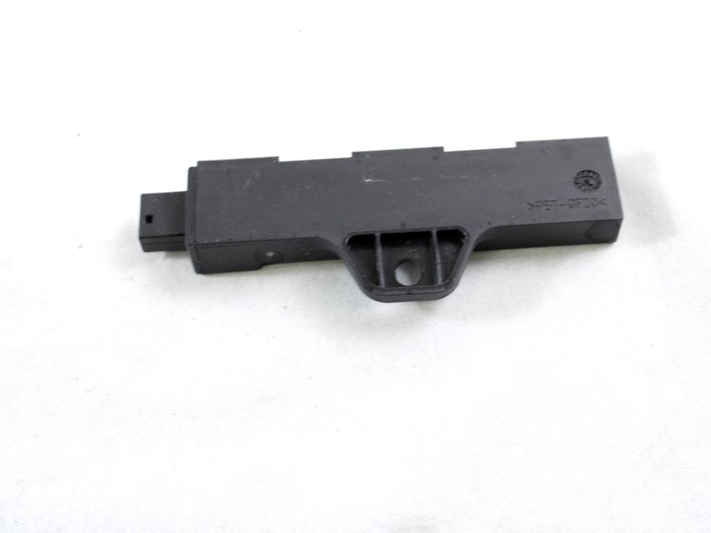 OJACEVALEC / ANTENA OEM N. 65209220832 ORIGINAL REZERVNI DEL BMW SERIE 1 BERLINA F20/F21 LCI (2015 - 2019)DIESEL LETNIK 2017