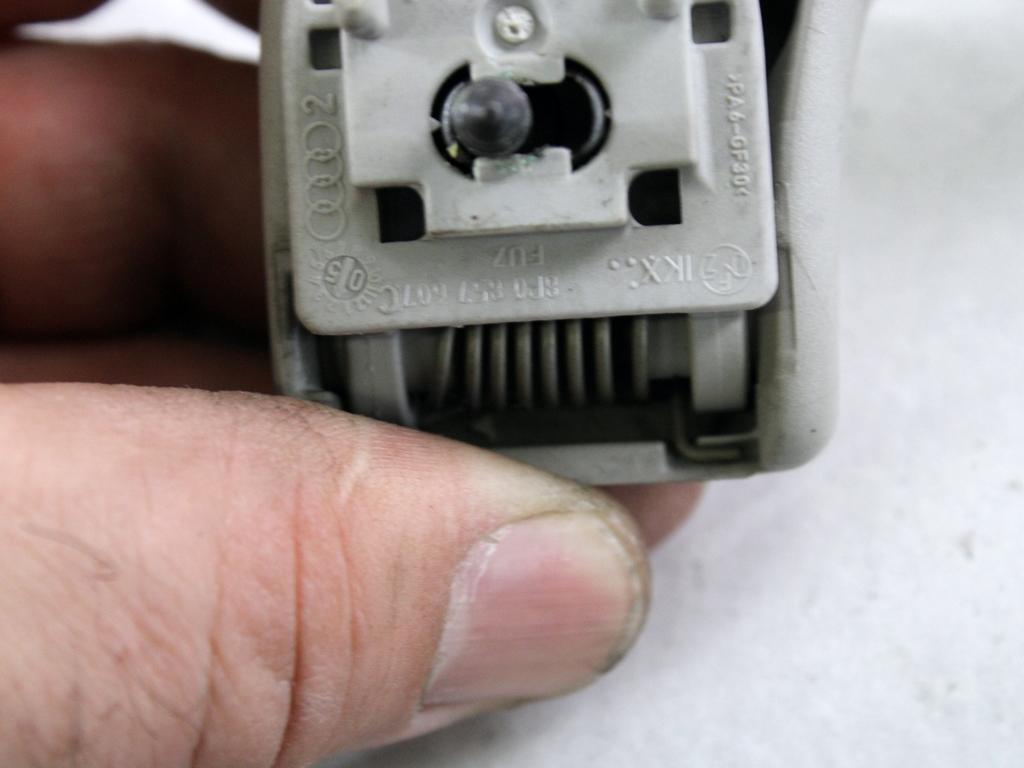 NOTRANJI ROCAJ OEM N. 8P0857607C ORIGINAL REZERVNI DEL AUDI A3 MK2 8P 8PA 8P1 (2003 - 2008)DIESEL LETNIK 2005