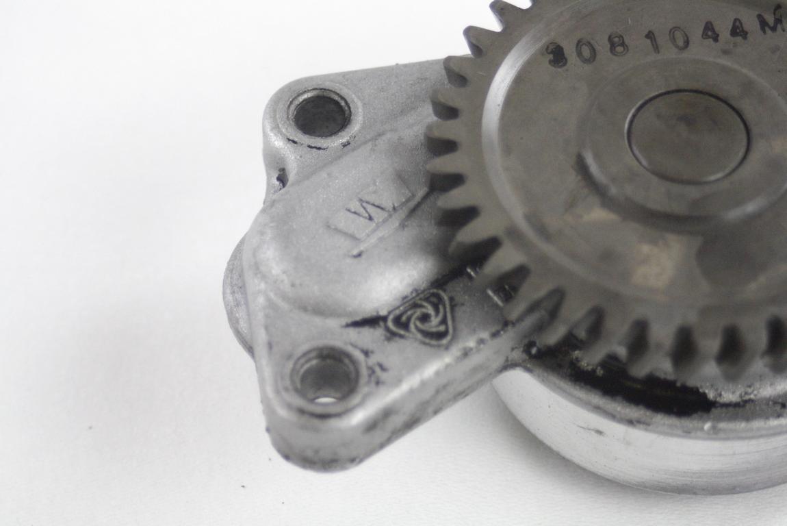 PUMPA OLJA OEM N. 5093890AA ORIGINAL REZERVNI DEL JEEP CHEROKEE MK3 R KJ (2005 - 2008) DIESEL LETNIK 2006