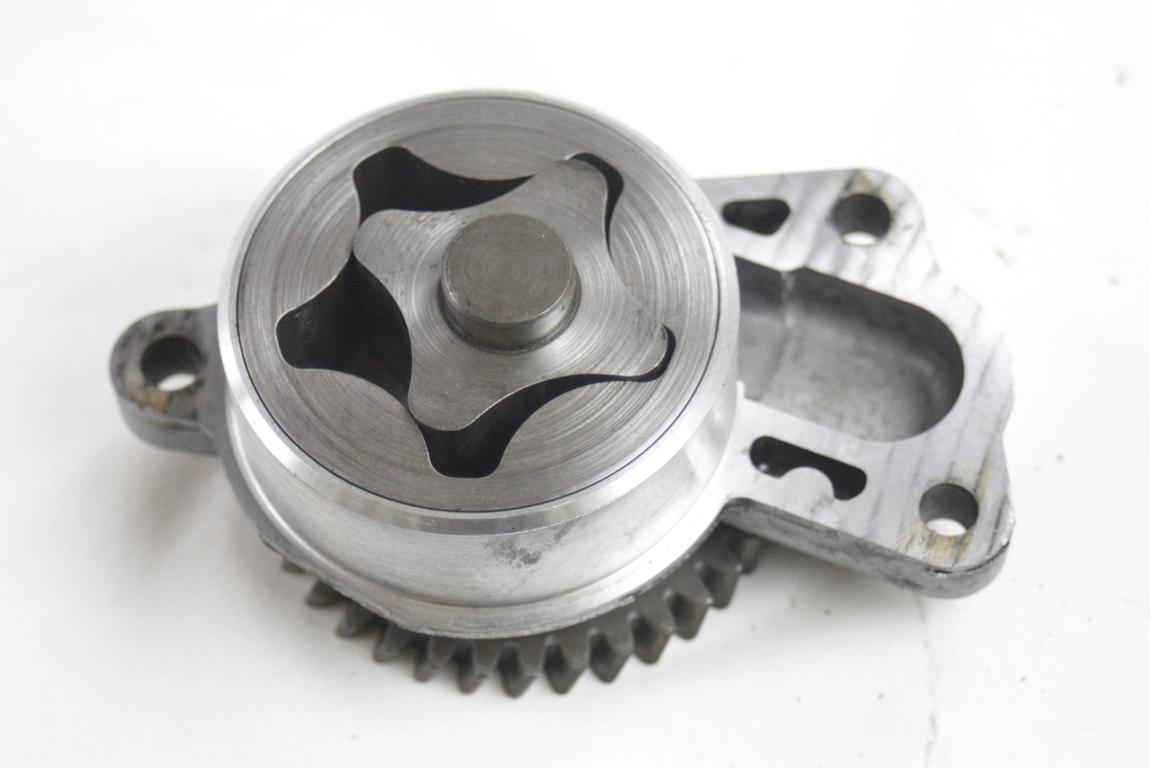 PUMPA OLJA OEM N. 5093890AA ORIGINAL REZERVNI DEL JEEP CHEROKEE MK3 R KJ (2005 - 2008) DIESEL LETNIK 2006