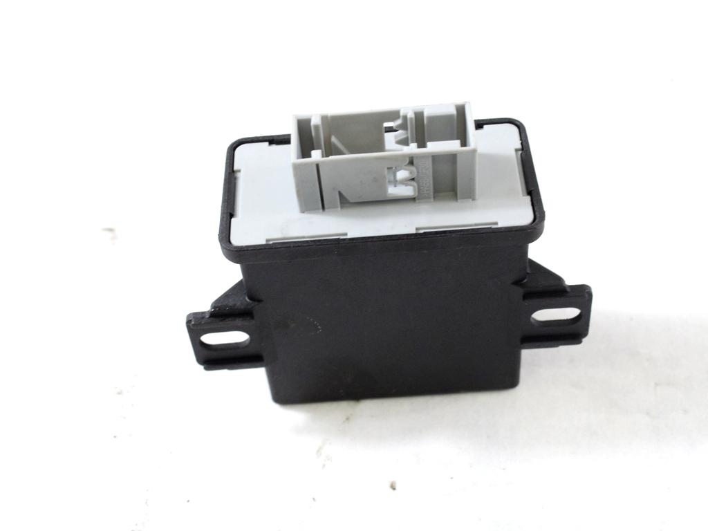 RACUNALNIK KSENONSKIH ZAROMETOV OEM N. 8P0907357F ORIGINAL REZERVNI DEL AUDI A6 C6 4F2 4FH 4F5 BER/SW/ALLROAD (07/2004 - 10/2008) DIESEL LETNIK 2007