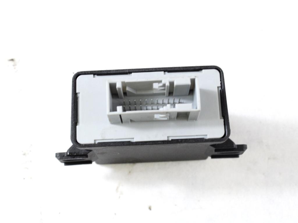 RACUNALNIK KSENONSKIH ZAROMETOV OEM N. 8P0907357F ORIGINAL REZERVNI DEL AUDI A6 C6 4F2 4FH 4F5 BER/SW/ALLROAD (07/2004 - 10/2008) DIESEL LETNIK 2007