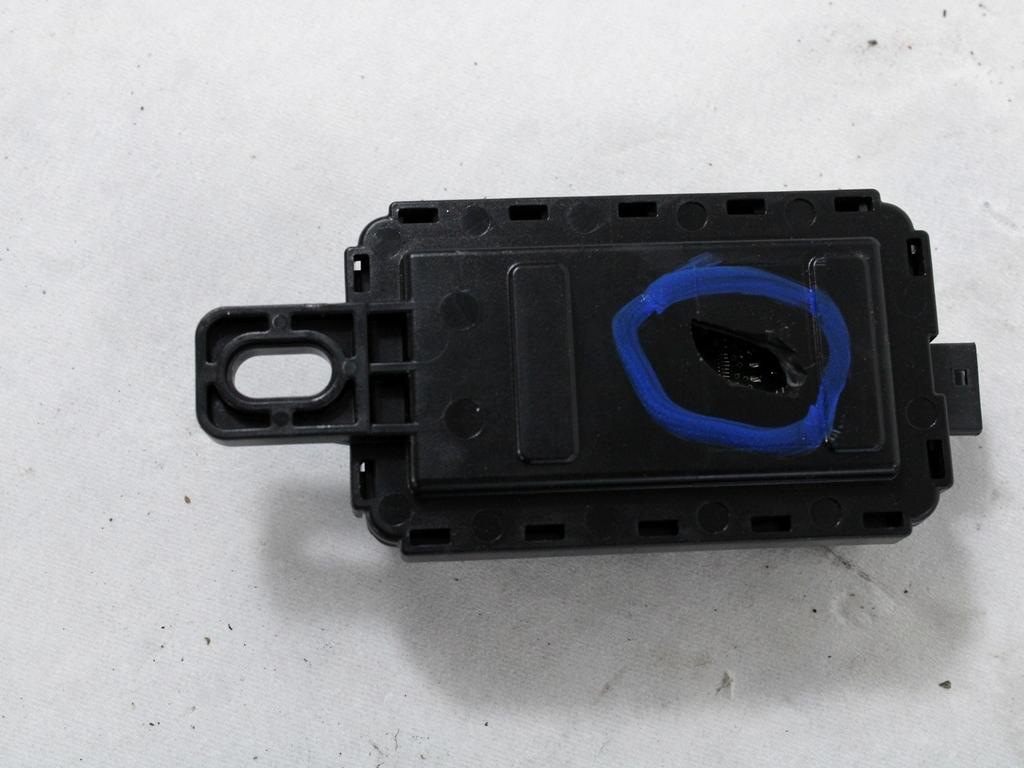OJACEVALEC / ANTENA OEM N. 8706502 ORIGINAL REZERVNI DEL MINI ONE - COOPER F55 / F56 / F57 (DAL 2018)BENZINA LETNIK 2020