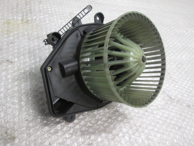 VENTILATOR  KABINE  OEM N. 8D182002C ORIGINAL REZERVNI DEL VOLKSWAGEN PASSAT B5.5 3B3 3B6 3BG R BER/SW (11/2000 - 2005) DIESEL LETNIK 2001