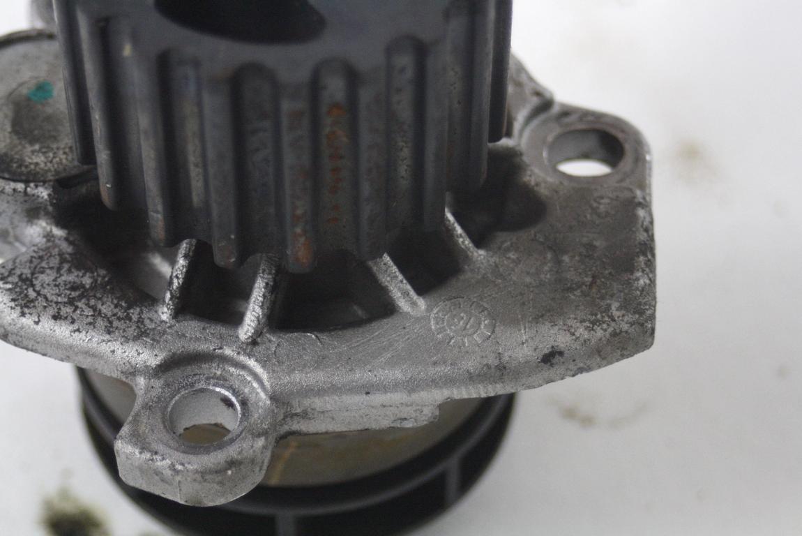 VODNA CRPALKA  OEM N. 03L121011G ORIGINAL REZERVNI DEL AUDI A4 B7 8EC 8ED 8HE BER/SW/CABRIO (2004 - 2007) DIESEL LETNIK 2005