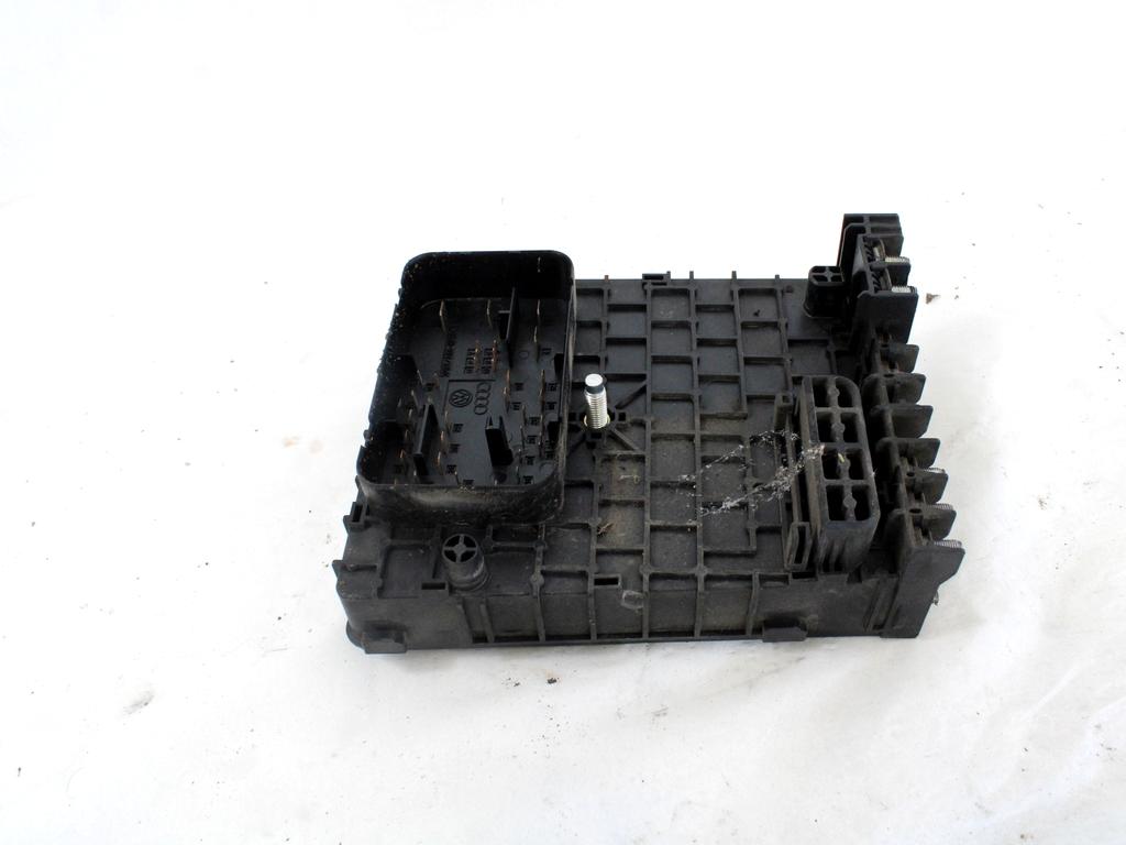 VAROVALKE/RELE' OEM N. 3C0937125 ORIGINAL REZERVNI DEL VOLKSWAGEN PASSAT B6 3C2 3C5 BER/SW (2005 - 09/2010)  DIESEL LETNIK 2009