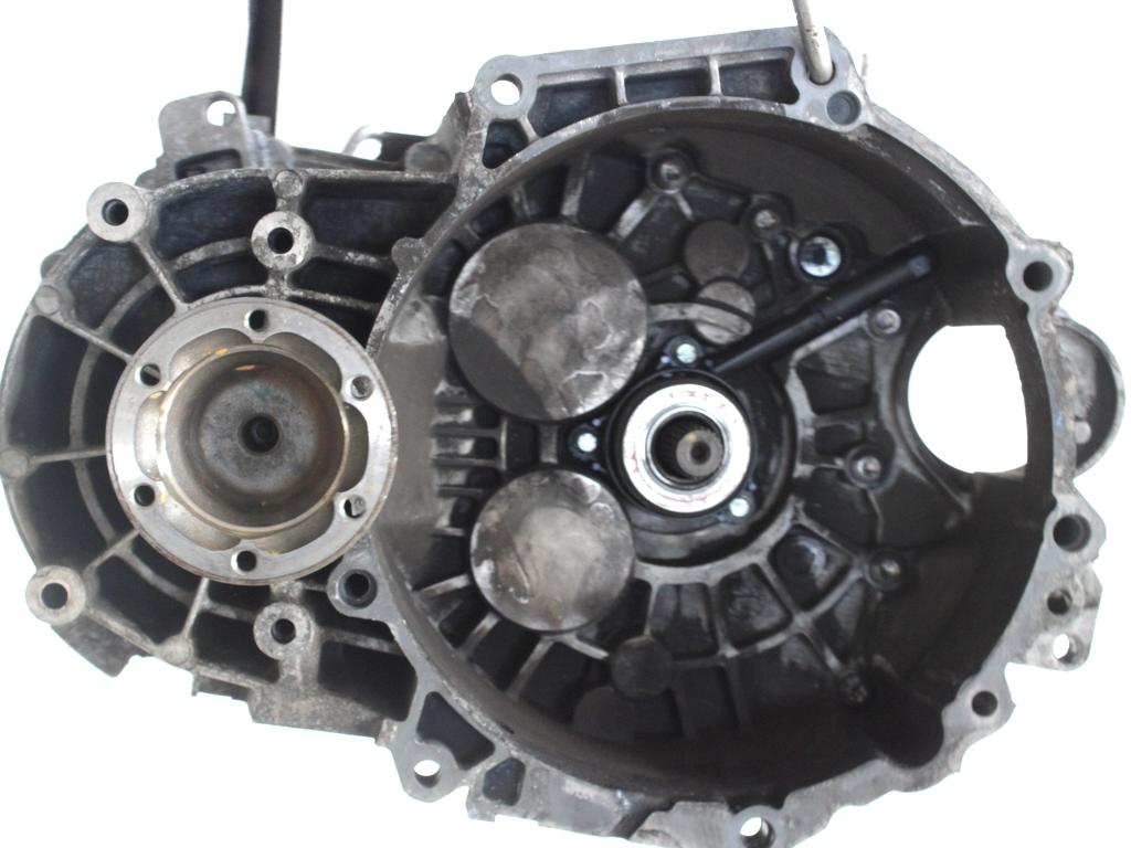 ROCNI MENJALNIK OEM N. 02Q300042SX ORIGINAL REZERVNI DEL VOLKSWAGEN PASSAT B6 3C2 3C5 BER/SW (2005 - 09/2010)  DIESEL LETNIK 2009