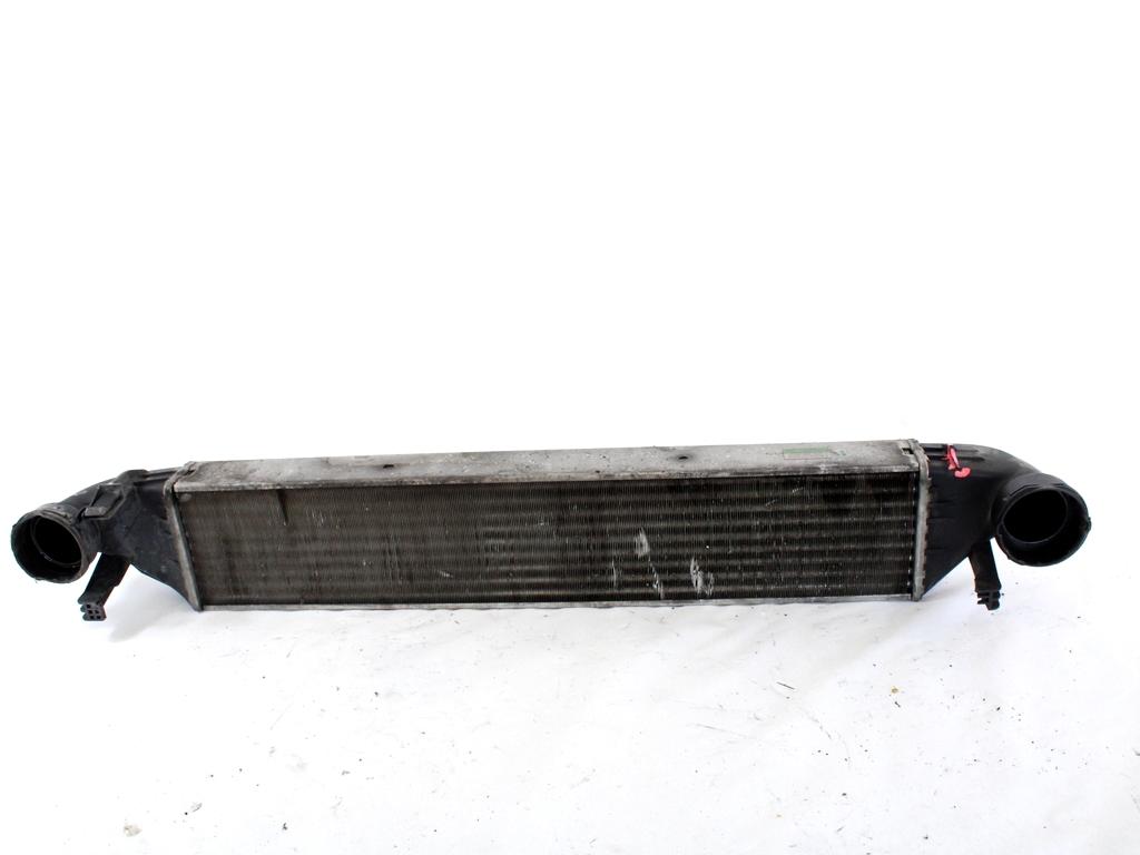 HLADILNIK INTERCOOLER OEM N. A2035000000 ORIGINAL REZERVNI DEL MERCEDES CLASSE C W203 BER/SW (2000 - 2007) BENZINA LETNIK 2000