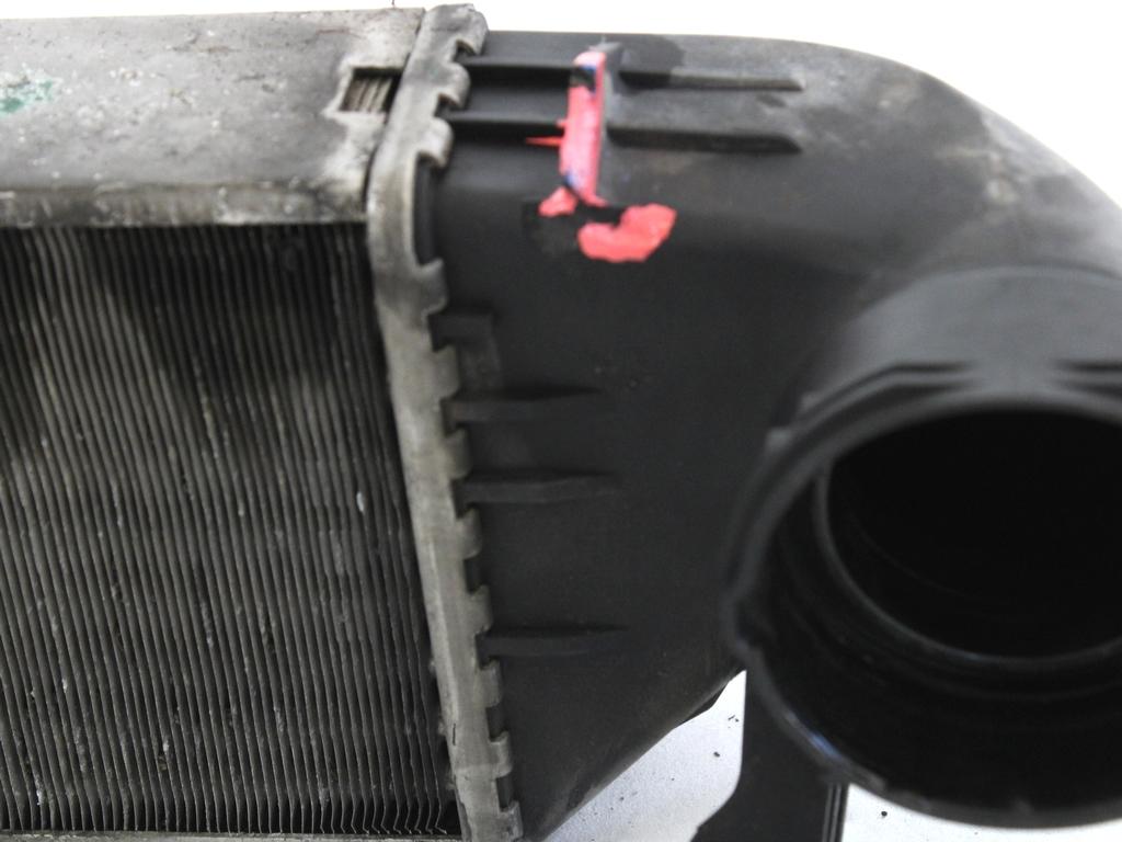 HLADILNIK INTERCOOLER OEM N. A2035000000 ORIGINAL REZERVNI DEL MERCEDES CLASSE C W203 BER/SW (2000 - 2007) BENZINA LETNIK 2000