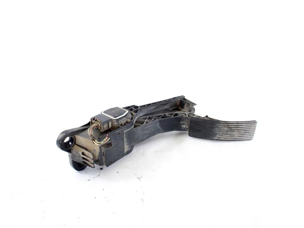 PEDALI OEM N. A1643000104 ORIGINAL REZERVNI DEL MERCEDES CLASSE ML W164 (2005-2008)DIESEL LETNIK 2006