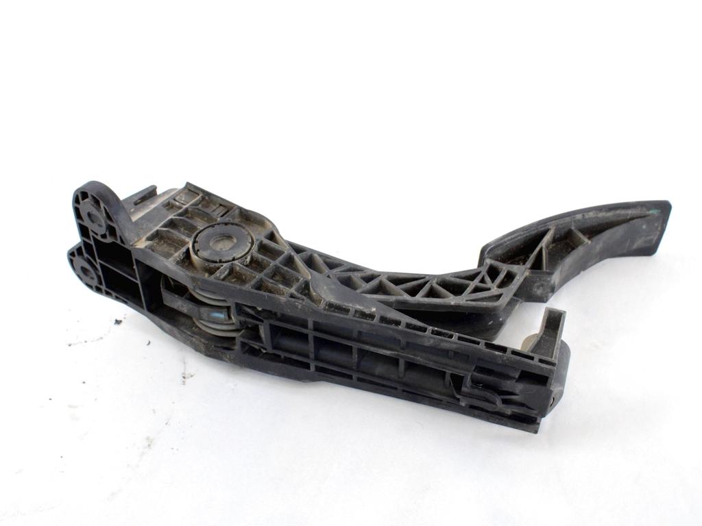 PEDALI OEM N. A1643000104 ORIGINAL REZERVNI DEL MERCEDES CLASSE ML W164 (2005-2008)DIESEL LETNIK 2006