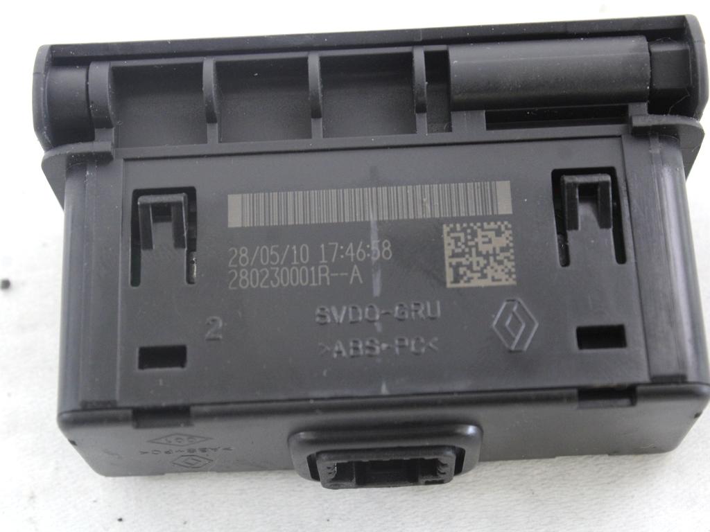 USB / AUX OEM N. 280230001R ORIGINAL REZERVNI DEL RENAULT CLIO BR0//1 CR0/1 KR0/1 MK3 R (05/2009 - 2013) BENZINA LETNIK 2010