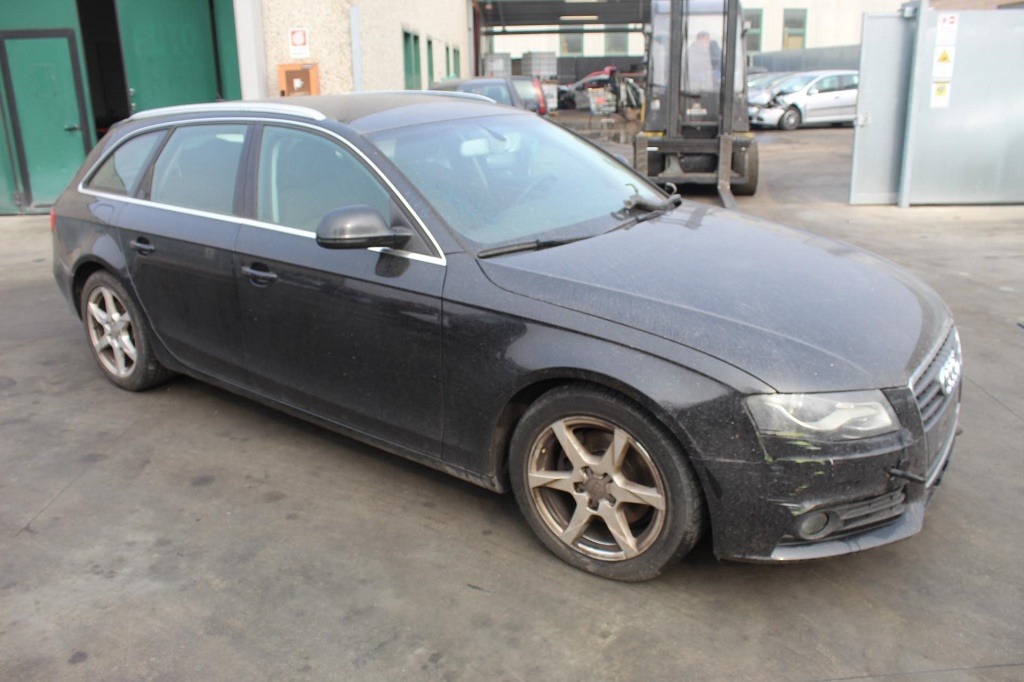 AUDI A4 B8 SW 2.0 D 105KW 6M 5P (2009) RICAMBIO USATO 