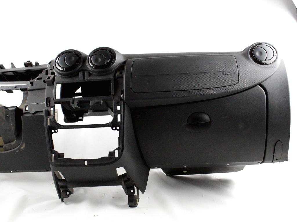 ARMATURNA PLOSCA OEM N. 8200739435 ORIGINAL REZERVNI DEL DACIA DUSTER HS (2010 - 2017) DIESEL LETNIK 2010