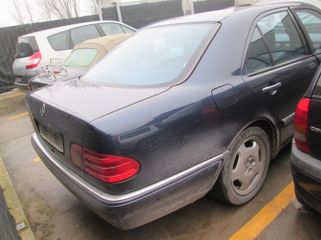 MERCEDES CLASSE E W210 3.0 D 130KW AUT 4P (1999) RICAMBIO USATO 