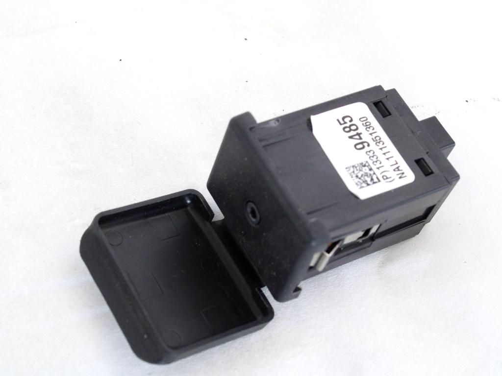 USB / AUX OEM N. 13339485 ORIGINAL REZERVNI DEL OPEL MERIVA B S10 (2010 -2017)BENZINA/GPL LETNIK 2012