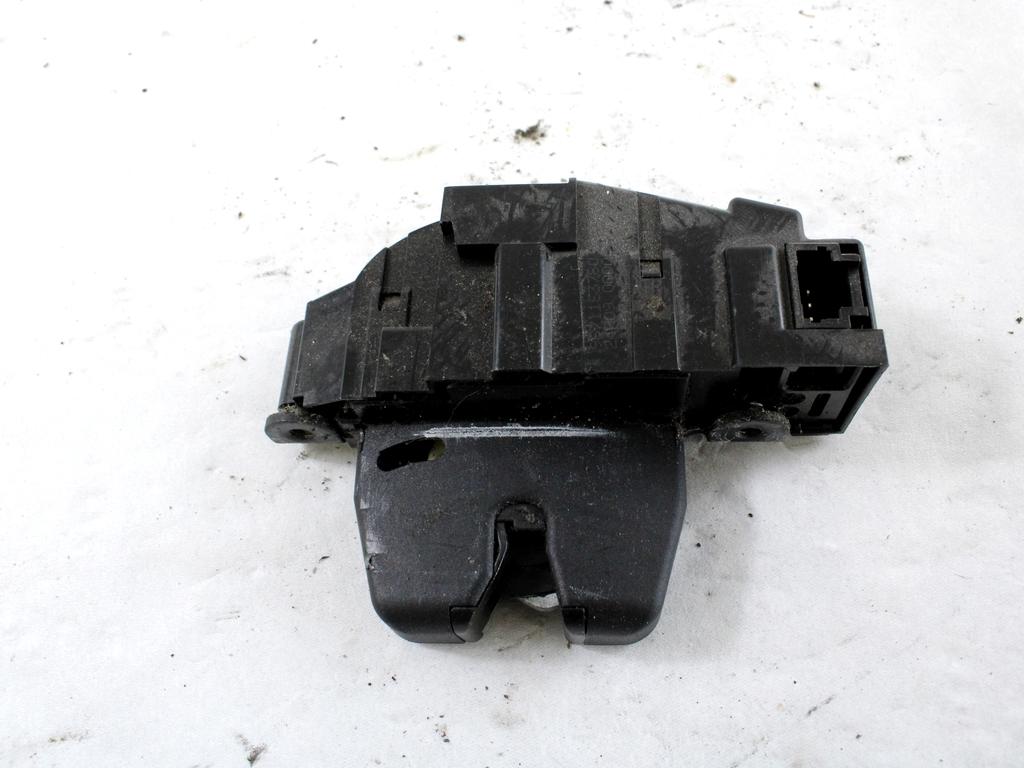 ZAKLEPANJE PRTLJA?NIH VRAT  OEM N. 9671153780 ORIGINAL REZERVNI DEL PEUGEOT 207 / 207 CC WA WC WD WK (2006 - 05/2009) BENZINA/GPL LETNIK 2009