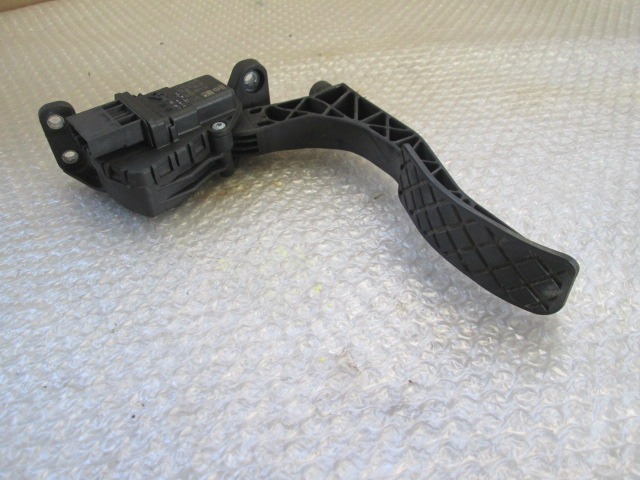 PEDALI OEM N. 4F1721523B ORIGINAL REZERVNI DEL AUDI A6 C6 4F2 4FH 4F5 BER/SW/ALLROAD (07/2004 - 10/2008) DIESEL LETNIK 2005