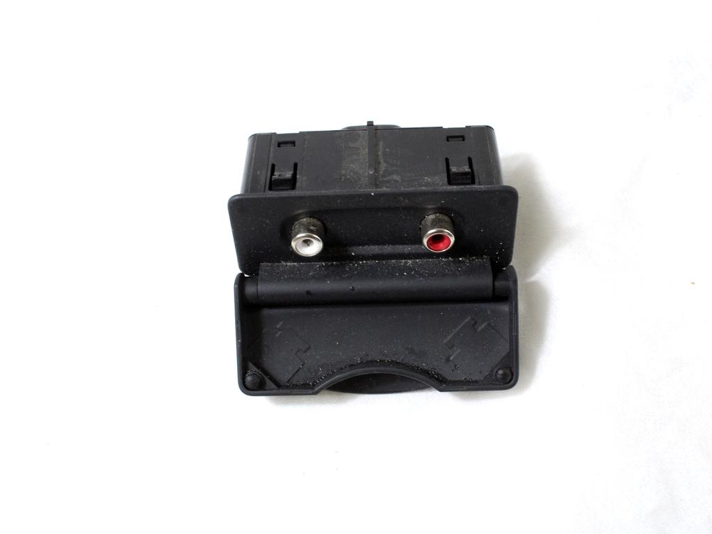 USB / AUX OEM N. 280230001R ORIGINAL REZERVNI DEL RENAULT MEGANE MK3 BZ0/1 B3 DZ0/1 KZ0/1 BER/SPORTOUR/ESTATE (2009 - 2015) DIESEL LETNIK 2011