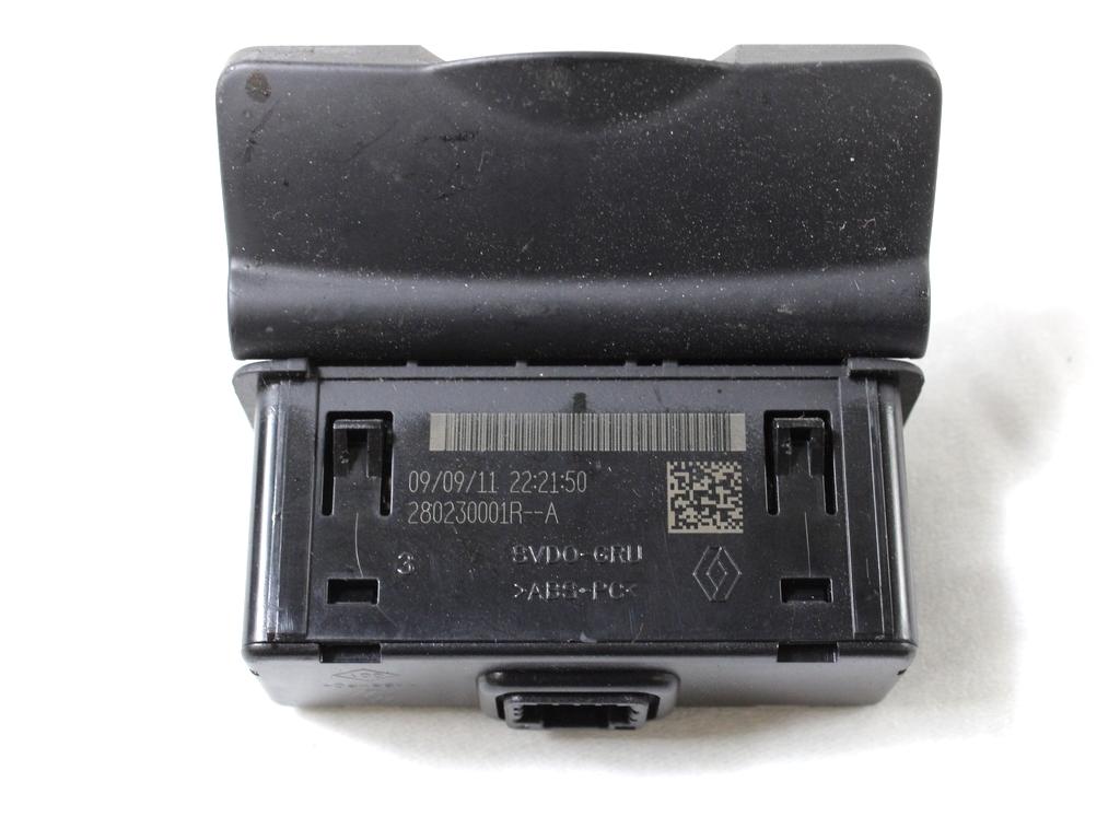 USB / AUX OEM N. 280230001R ORIGINAL REZERVNI DEL RENAULT MEGANE MK3 BZ0/1 B3 DZ0/1 KZ0/1 BER/SPORTOUR/ESTATE (2009 - 2015) DIESEL LETNIK 2011
