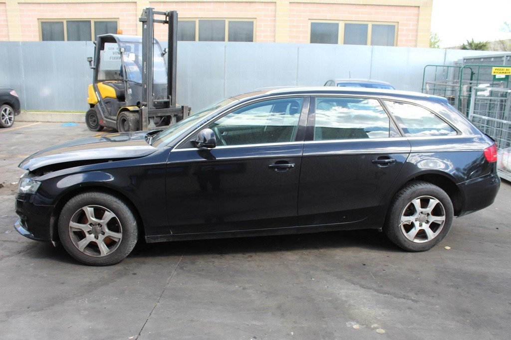 AUDI A4 B8 SW 2.0 D 105KW 6M 5P (2008) RICAMBIO USATO 
