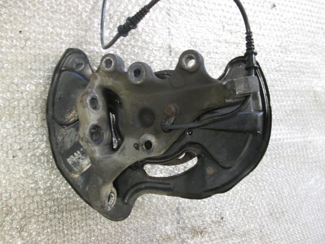 LEVI VRTLJIVI LEZAJ / PESTO KOLESA Z LEZAJEM SPREDAJ OEM N. 203300051 ORIGINAL REZERVNI DEL MERCEDES CLASSE C W203 BER/SW (2000 - 2007) DIESEL LETNIK 2003