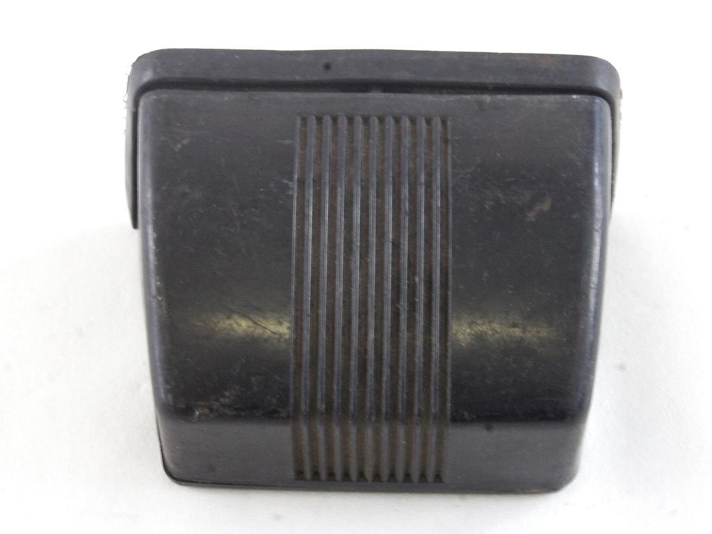 OSVETLITEV REGISTRSKE TABLICE  OEM N. 10216716 ORIGINAL REZERVNI DEL FIAT UNO 146 MK1 (1983 -1989)BENZINA LETNIK 1980