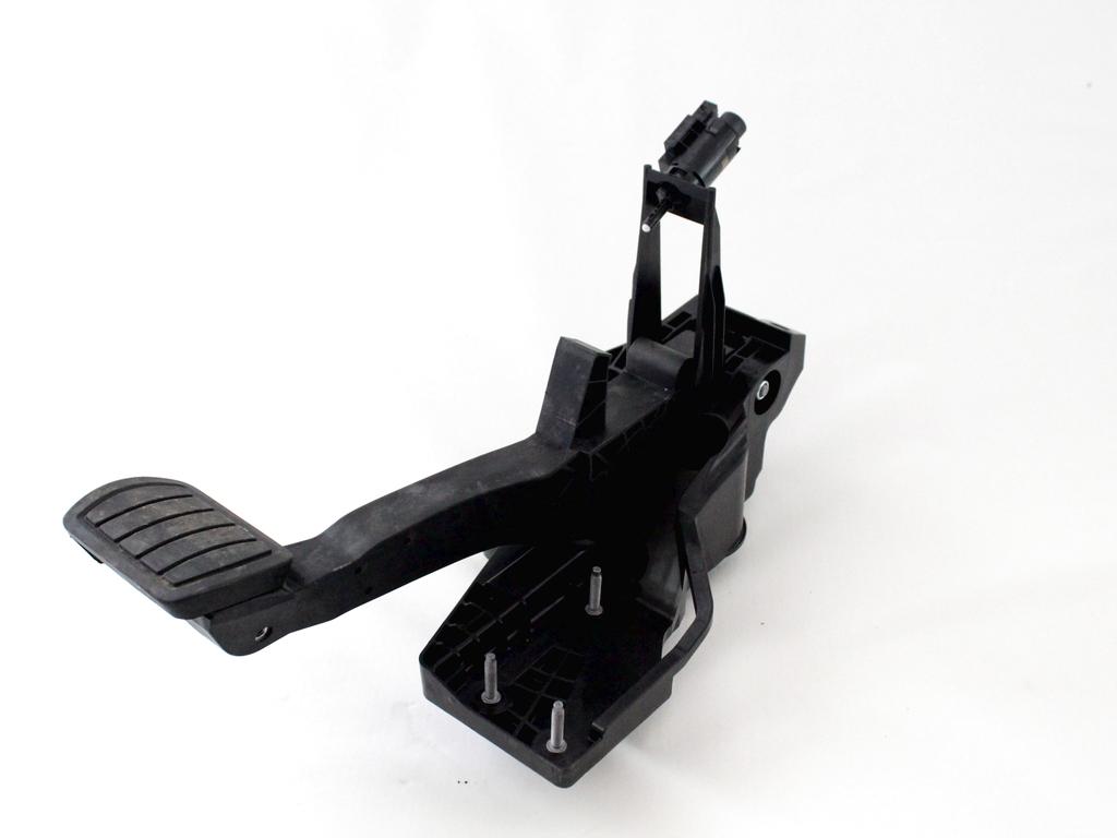 PEDALI OEM N. 9832495680 ORIGINAL REZERVNI DEL DS DS4 D41 MK2 (DAL 2021)IBRIDO (ELETRICO-BENZINA) LETNIK 2022
