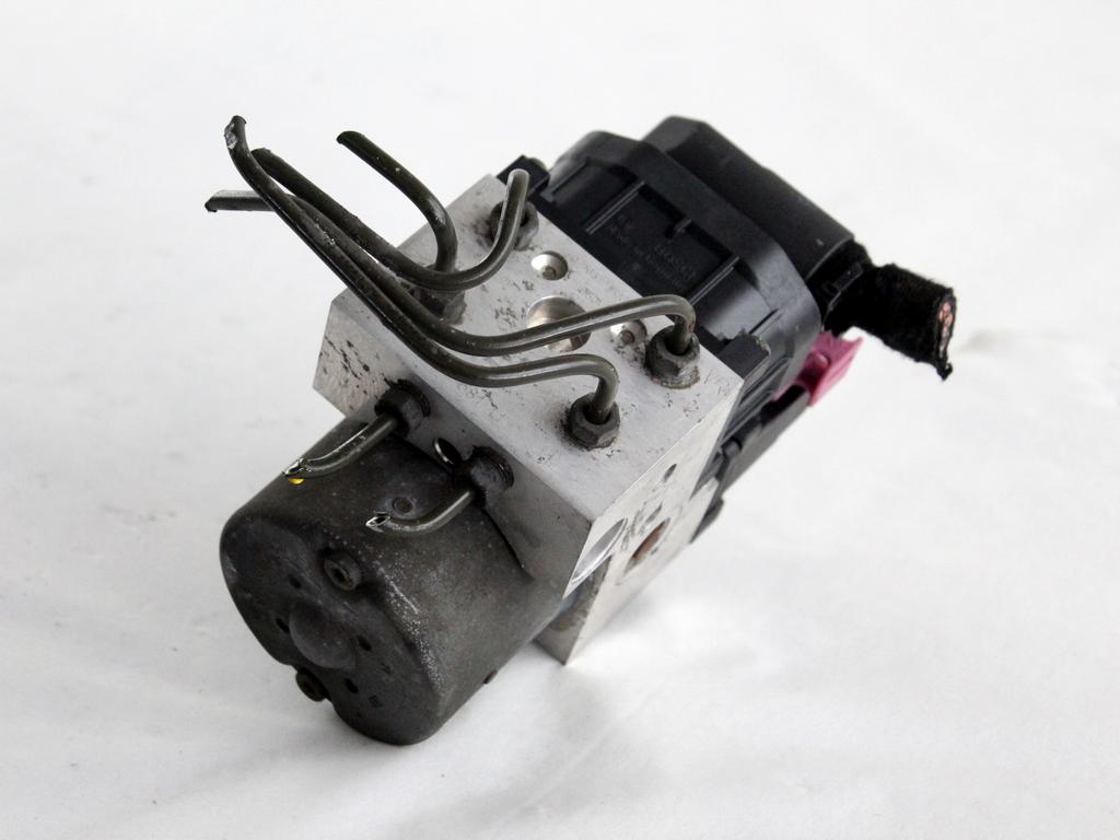 ABS AGREGAT S PUMPO OEM N. 90581417 ORIGINAL REZERVNI DEL OPEL ASTRA G T98 5P/3P/SW (1998 - 2003) DIESEL LETNIK 2002
